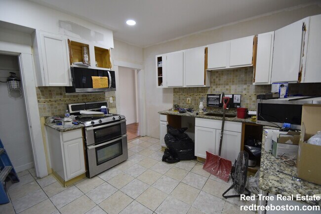 Foto del edificio - 48 Blue Hill Rd