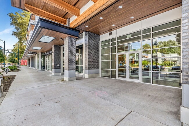 Photo du bâtiment - Bright Beautiful Corner Suite at Clyde – S...