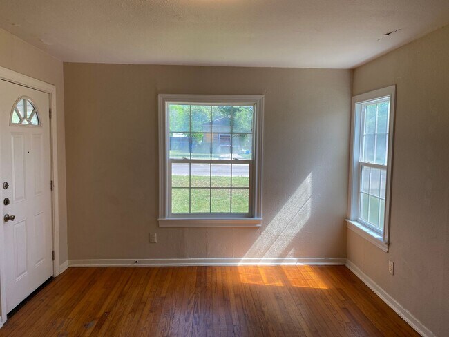 Building Photo - 2 Bedroom/2 Bath University Park Subdivision