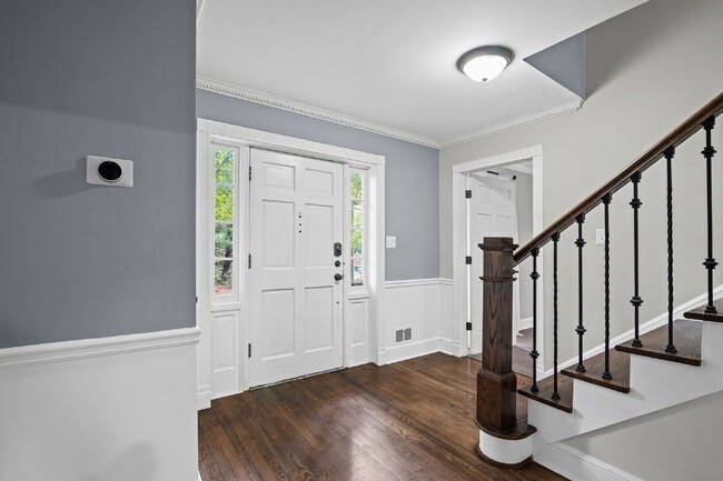 Foto del edificio - 815 Sudbury Rd NE