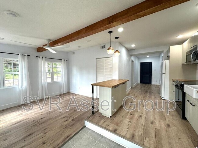 Foto del edificio - 8054 Graff Ln