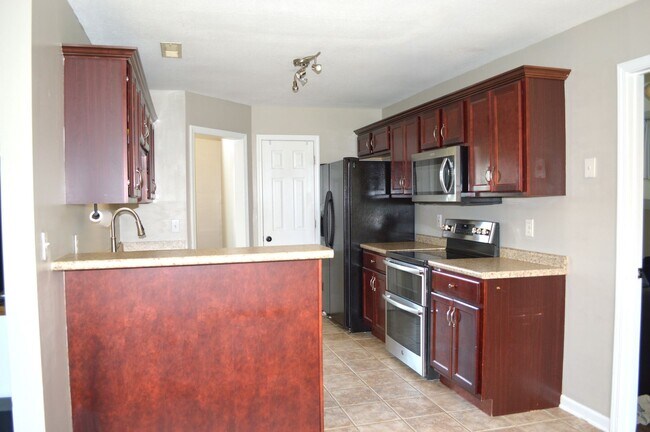Foto del edificio - 5 Bedroom 2.5 Bathroom Home