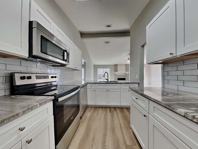 Building Photo - 201 Kalmia Dr