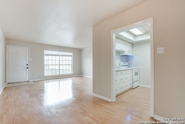 Building Photo - 8401 N New Braunfels Ave