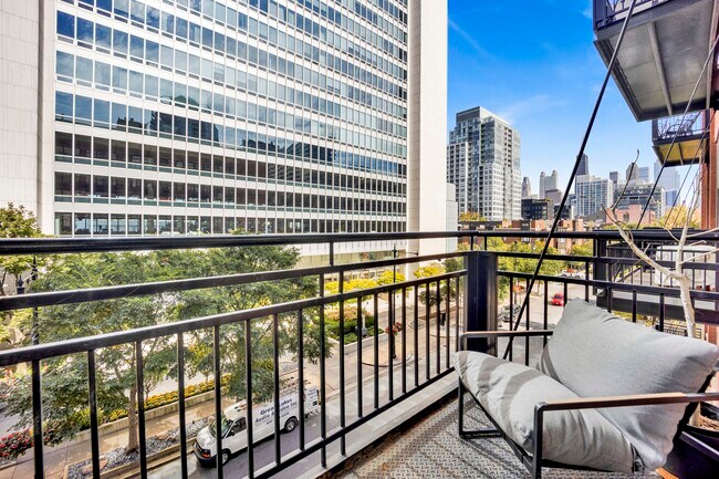 Foto del edificio - 525 W Superior St