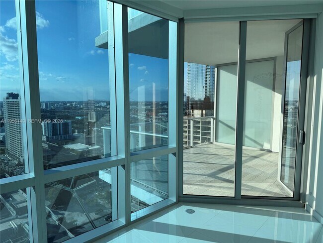 Foto del edificio - 851 NE 1st Ave