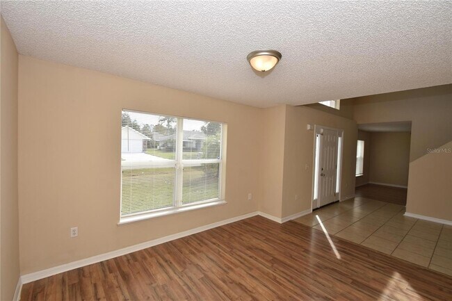 Foto del edificio - 27 Riverdale Ln