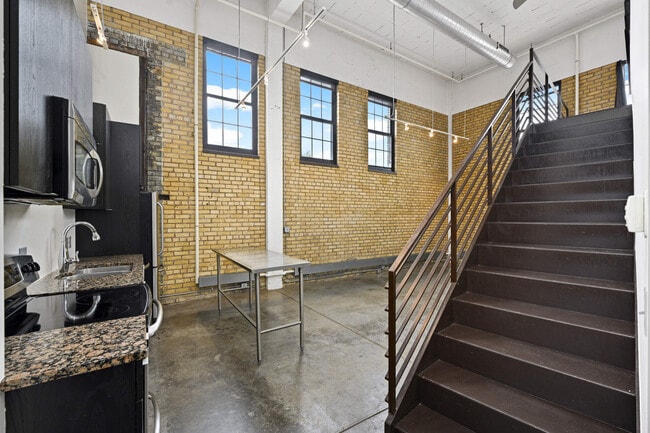 Building Photo - 730 NE Stinson Blvd