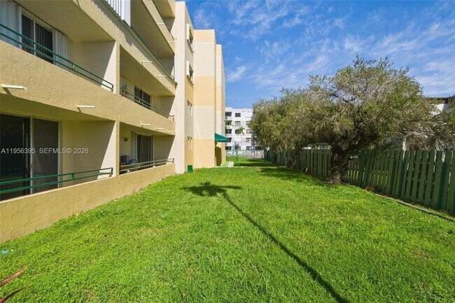 Foto del edificio - 8321 NW 7th St