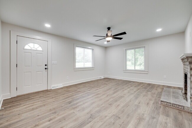 Building Photo - "Newly Renovated 3-Bedroom Retreat with 2 ...