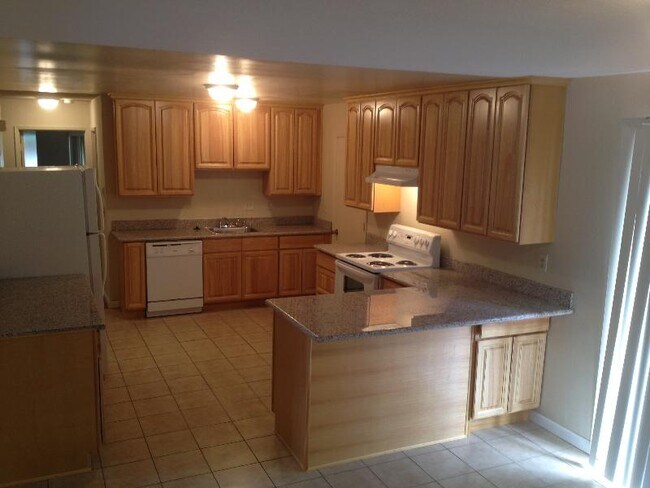 Building Photo - 10362 Greenwood Ct