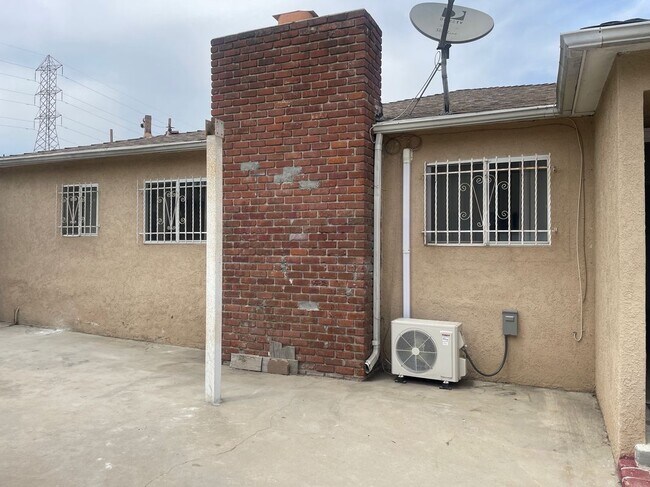 Foto del edificio - 674 E 115th St