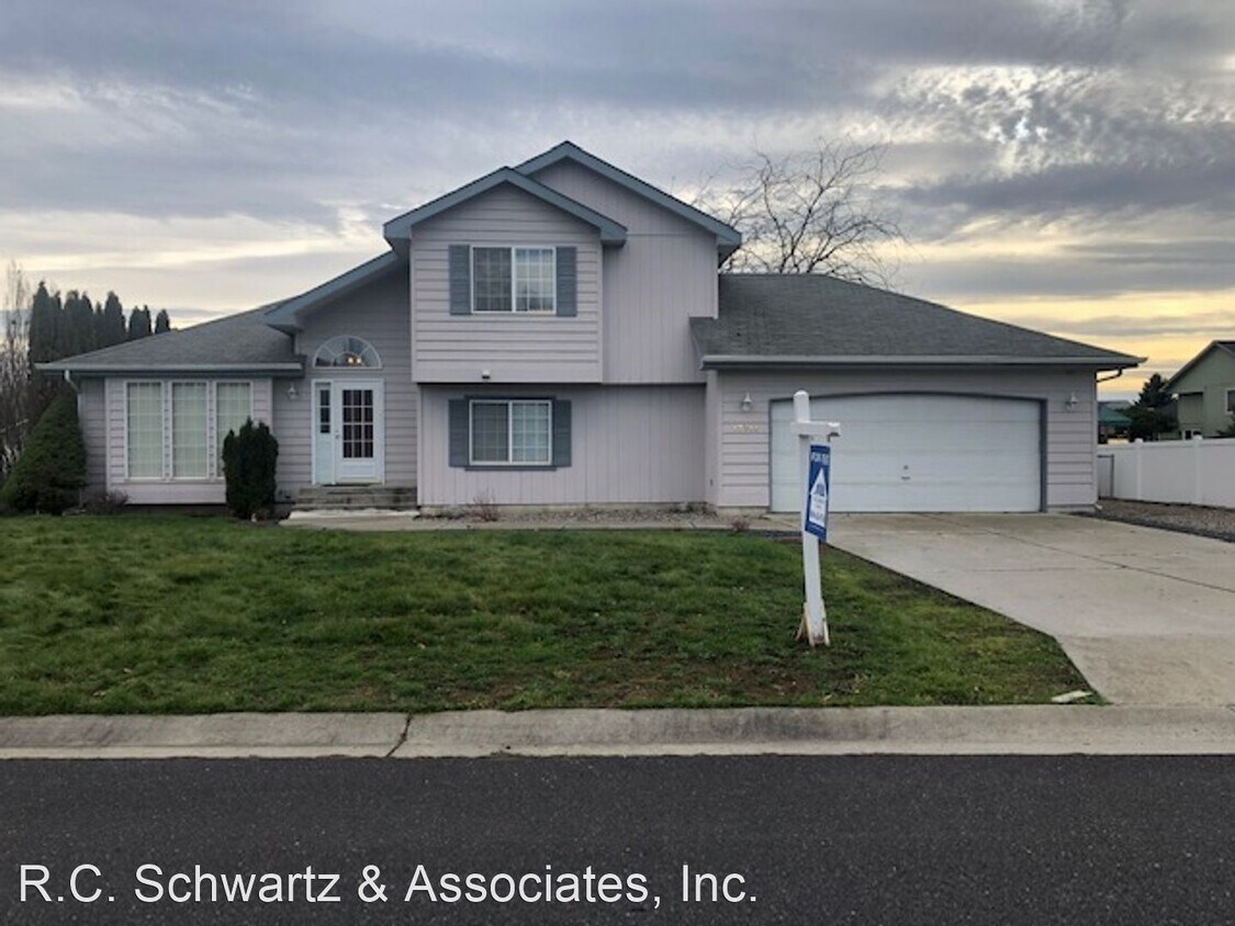 Primary Photo - 4 br, 3 bath House - 17711 N Lidgerwood St