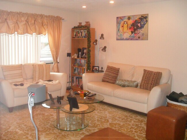 Foto del edificio - 2-bed with 1-parking South Newton