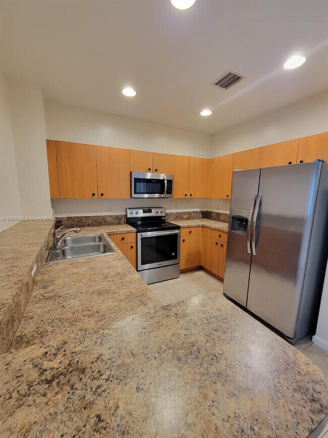Foto del edificio - 8223 SW 27th St