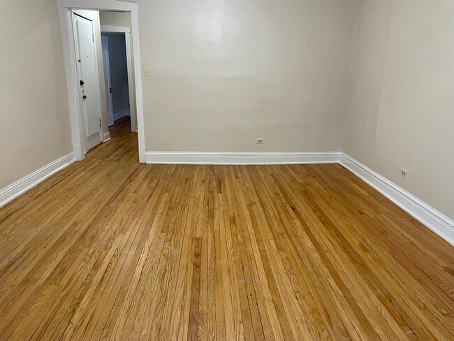 Building Photo - 548 Elmwood Ave