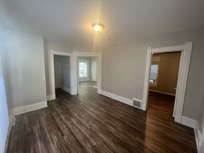 Building Photo - West Side 2BR