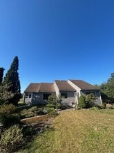 Building Photo - 6 Tamarack Dr