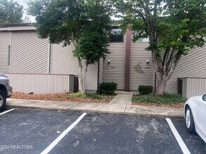 Building Photo - 36 Lakeshore Terrace