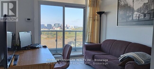 Building Photo - 120 Varna Dr