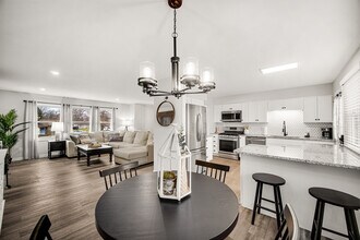 Building Photo - 706 Christy Ln