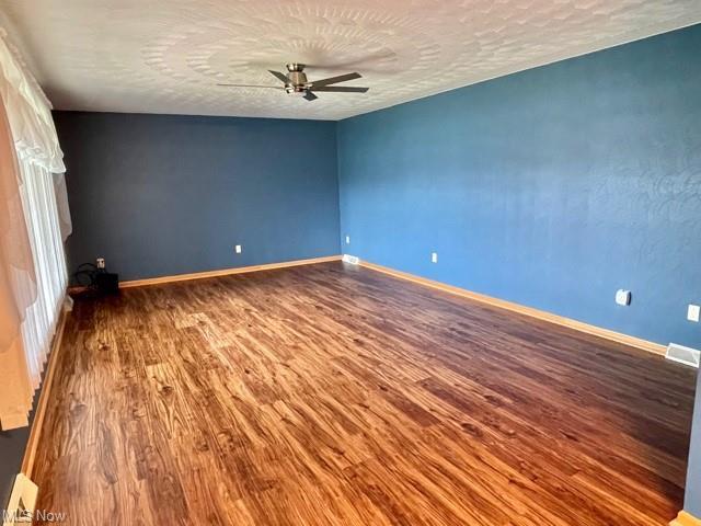 Foto del edificio - 49311 Oakmont Ave