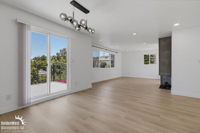 Foto del edificio - Stylishly Updated 3Bdm 2Ba Main Home in San Diego - MI Special!