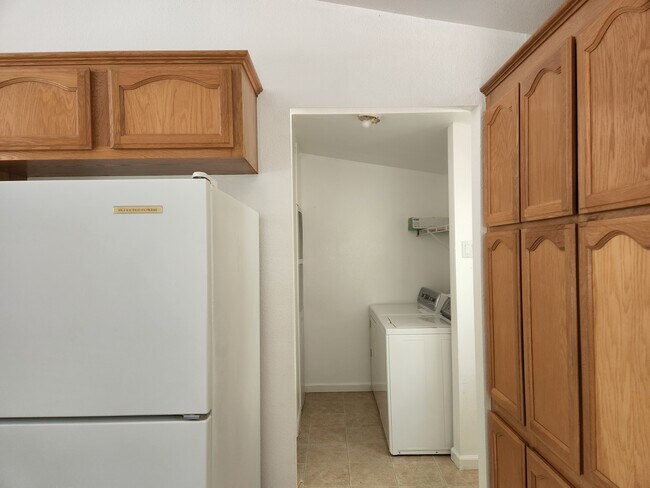 Building Photo - 260 Estabrook Ln