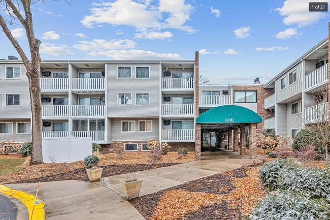 Building Photo - 1601 N Innsbruck Dr