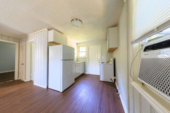 Foto del edificio - NOW AVAILABLE!!  Affordable Renovated 2 Bed, 1 Bath Unit for Lease!!