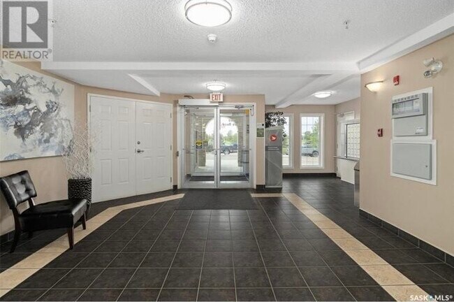 Building Photo - 303 Lowe Rd