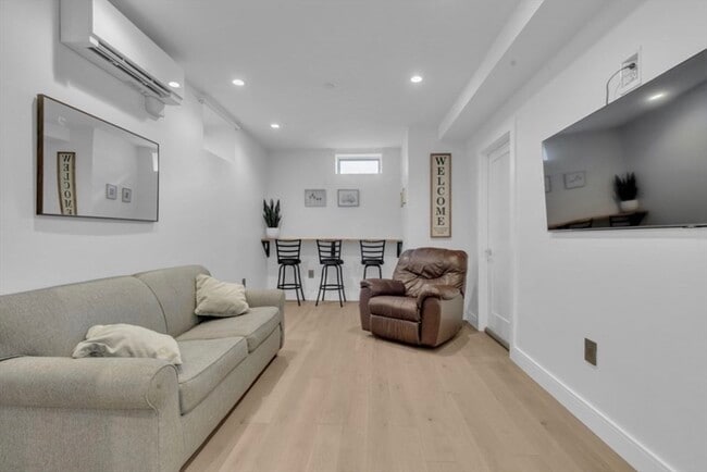 Foto del edificio - 708 E 6th St