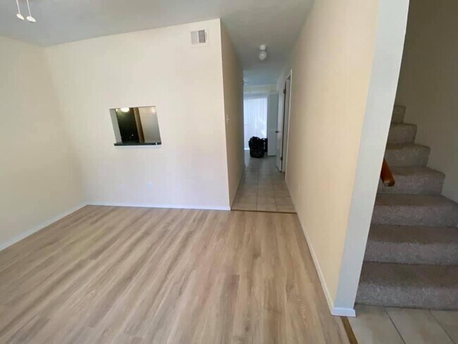 Sala de estar - 1902 Dartmouth St