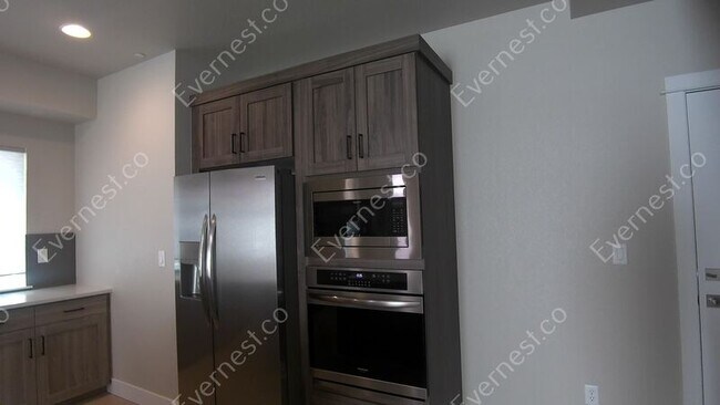 Building Photo - 828 Cherokee Dr