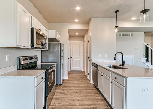 Foto del edificio - 6951 Bluebell Ct