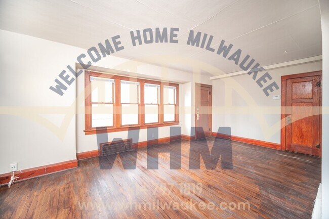 Building Photo - Welcome Home to this Cosy 2 Bedroom 1 Bath...