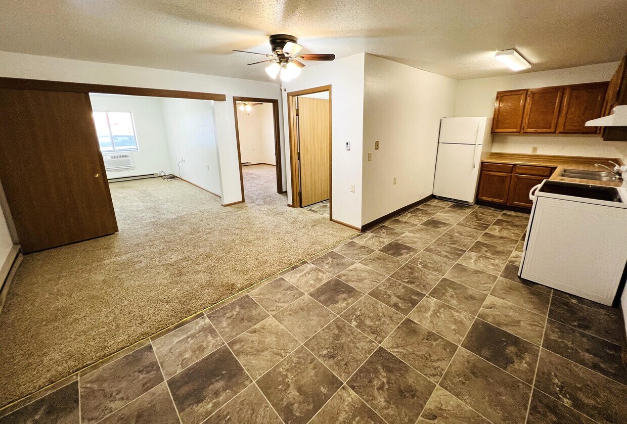 10 9th Ave SE Unit 8, Aberdeen, SD 57401 Room for Rent in Aberdeen