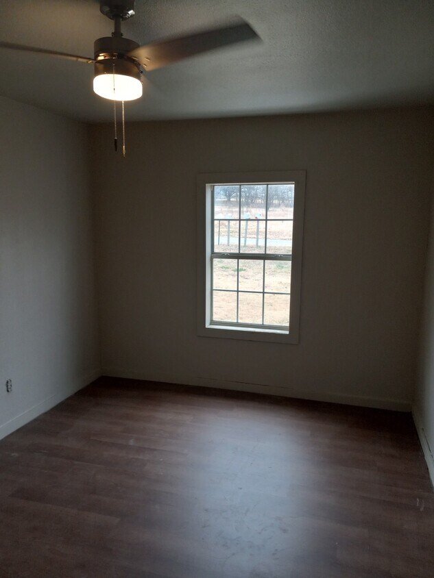 Building Photo - 598 2nd St