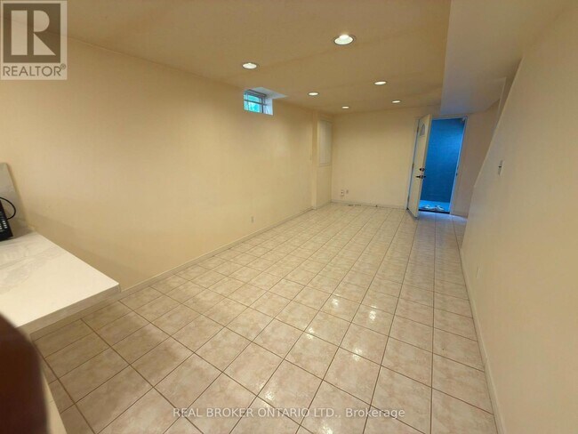 Building Photo - 107 Dali Crescent