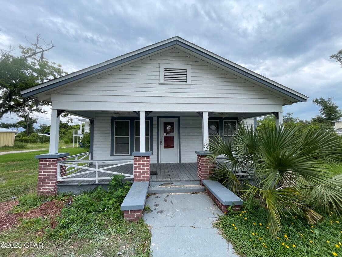Primary Photo - 330 N Center Ave