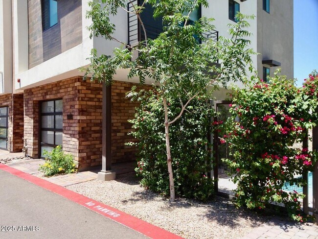 Foto del edificio - 3233 N 70th St