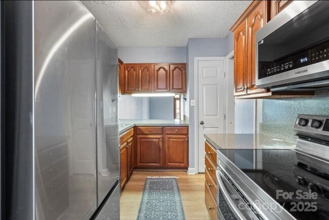 Building Photo - 5190 Corbin Ln