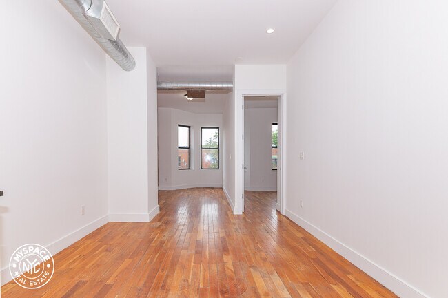 Building Photo - 530 Kosciuszko St