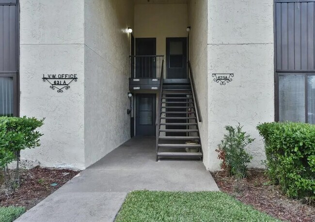 Building Photo - 631 Midway Dr