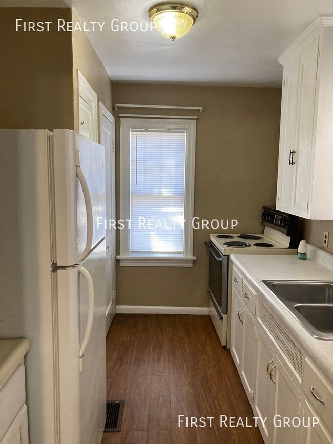 Building Photo - 3 Bedroom, 1 bath Home in Dayton, Move In ...