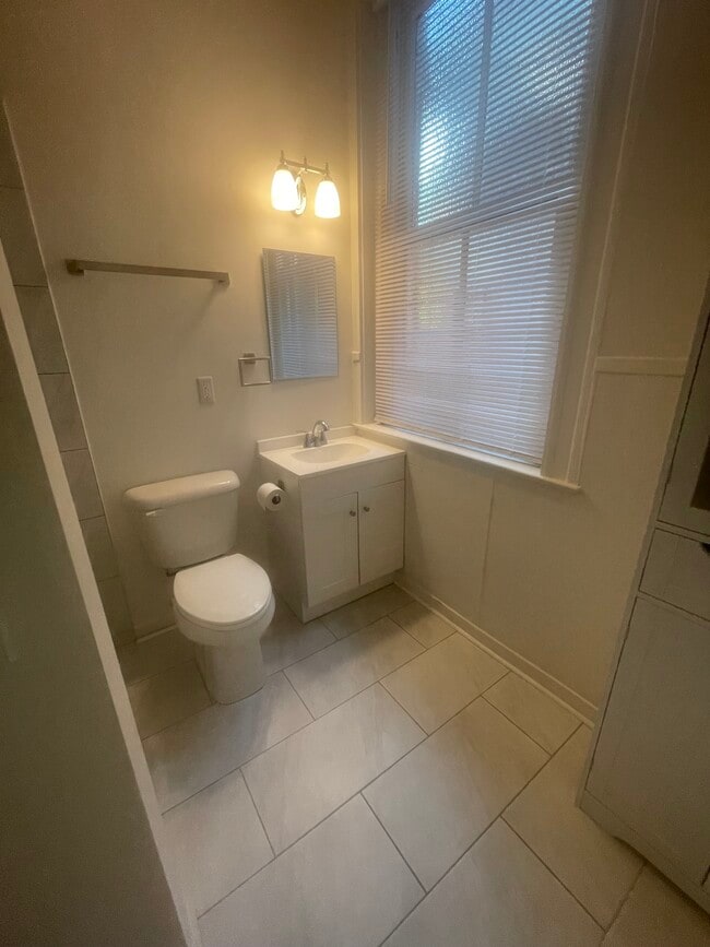 Unit#2 - 1386 S 3rd St