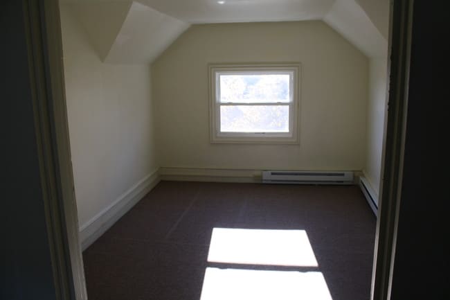 Foto del edificio - 362 E Main St