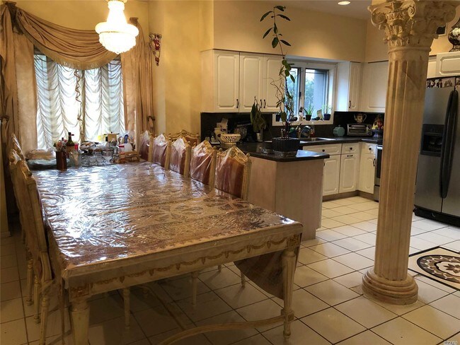 Foto del edificio - 130 S Middle Neck Rd