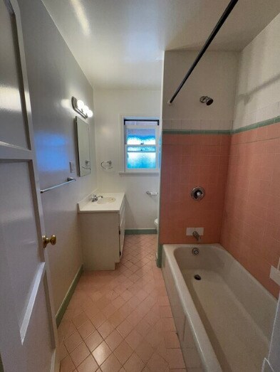 Foto del edificio - 4045 E 8th St