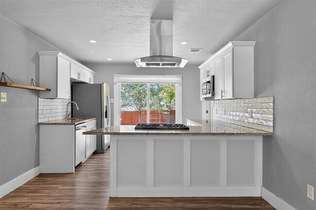 Foto del edificio - 2321 Lakehurst Dr